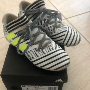 Adidas Youth Nemeziz soccer cleats Size 1 Y